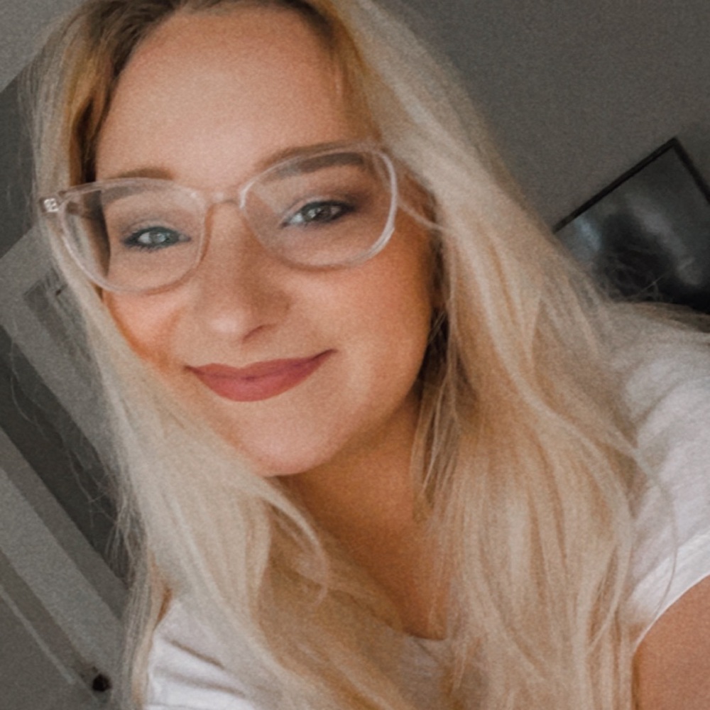 Meet your Posher, Emily